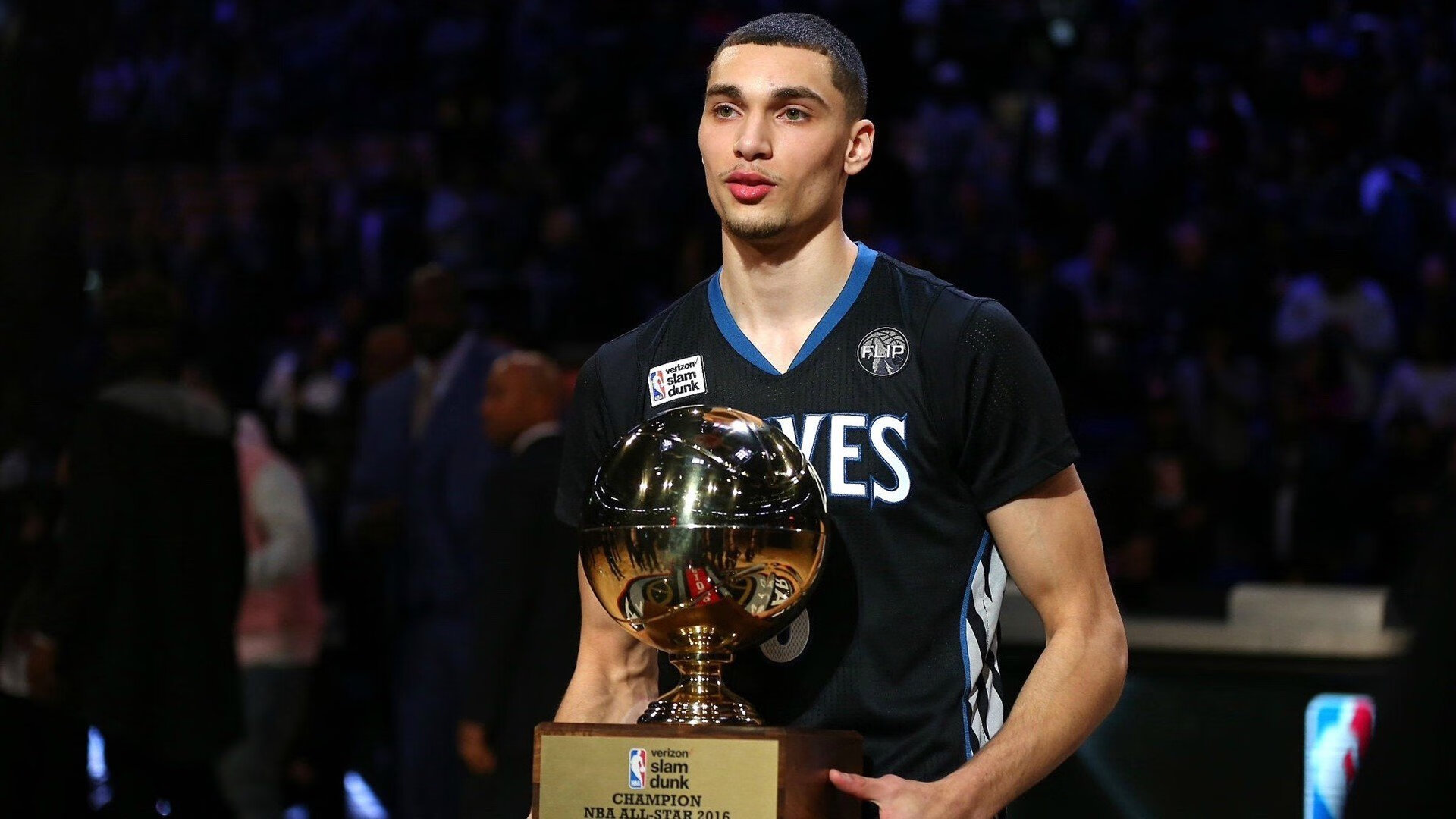 “超级杯激战正酣，广州队逆转夺冠”，超级杯比赛时间