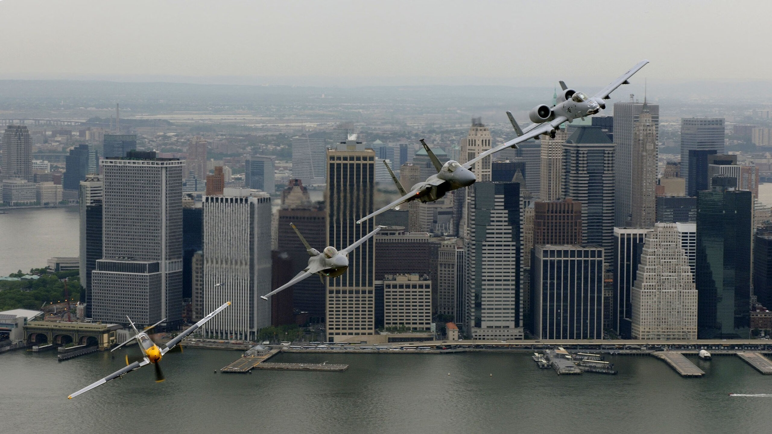 球迷支持度与主场胜率之间存在怎样的隐含关联，主场球迷给客场球员鼓掌