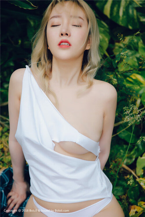 拳击比赛冠军争夺激烈,拳击顶级比赛